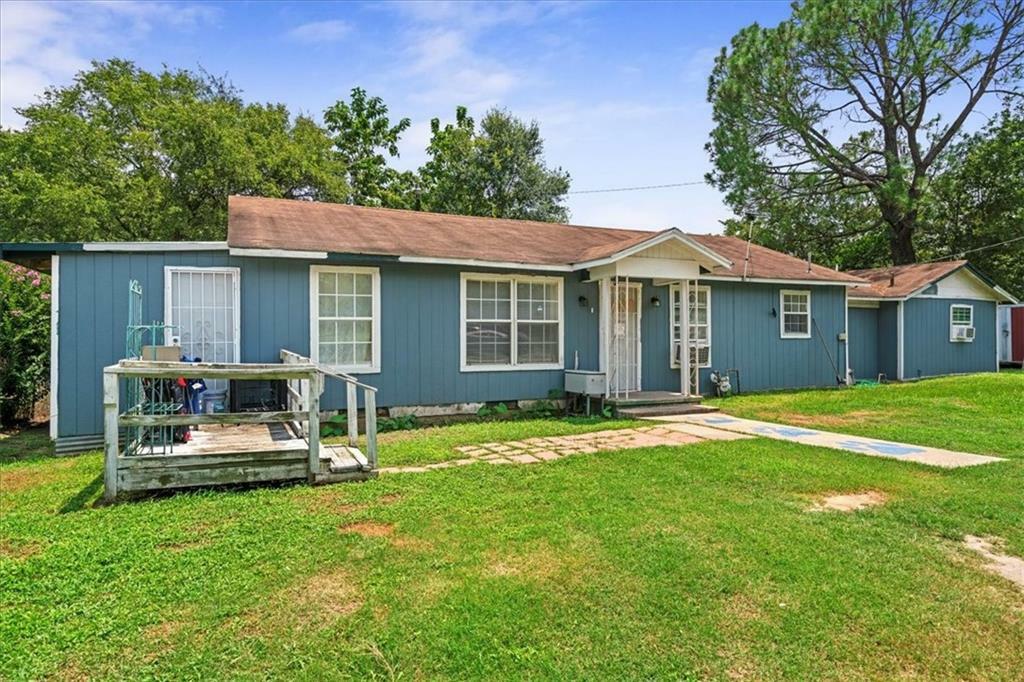 Property Photo:  209 W Roberts Avenue  TX 76567 