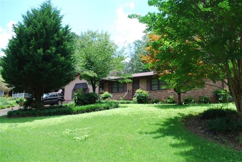 Property Photo: 1776 Oak Crest Court GA 30084