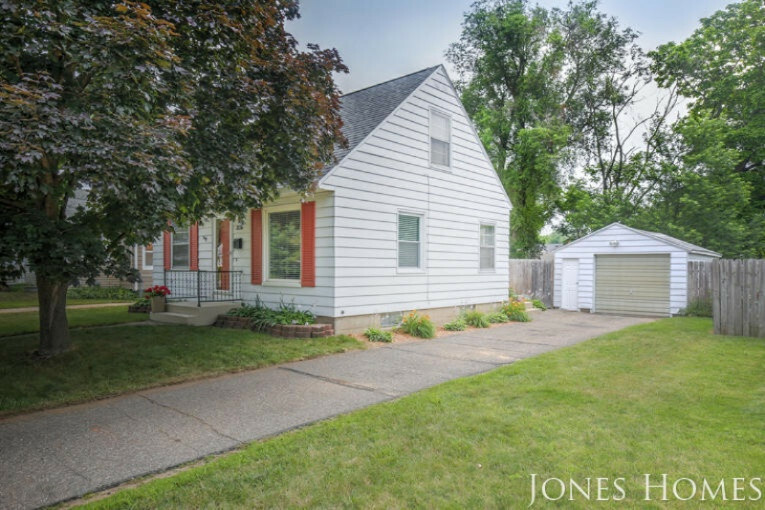 Property Photo: 3236 Hillcroft SW MI 49548