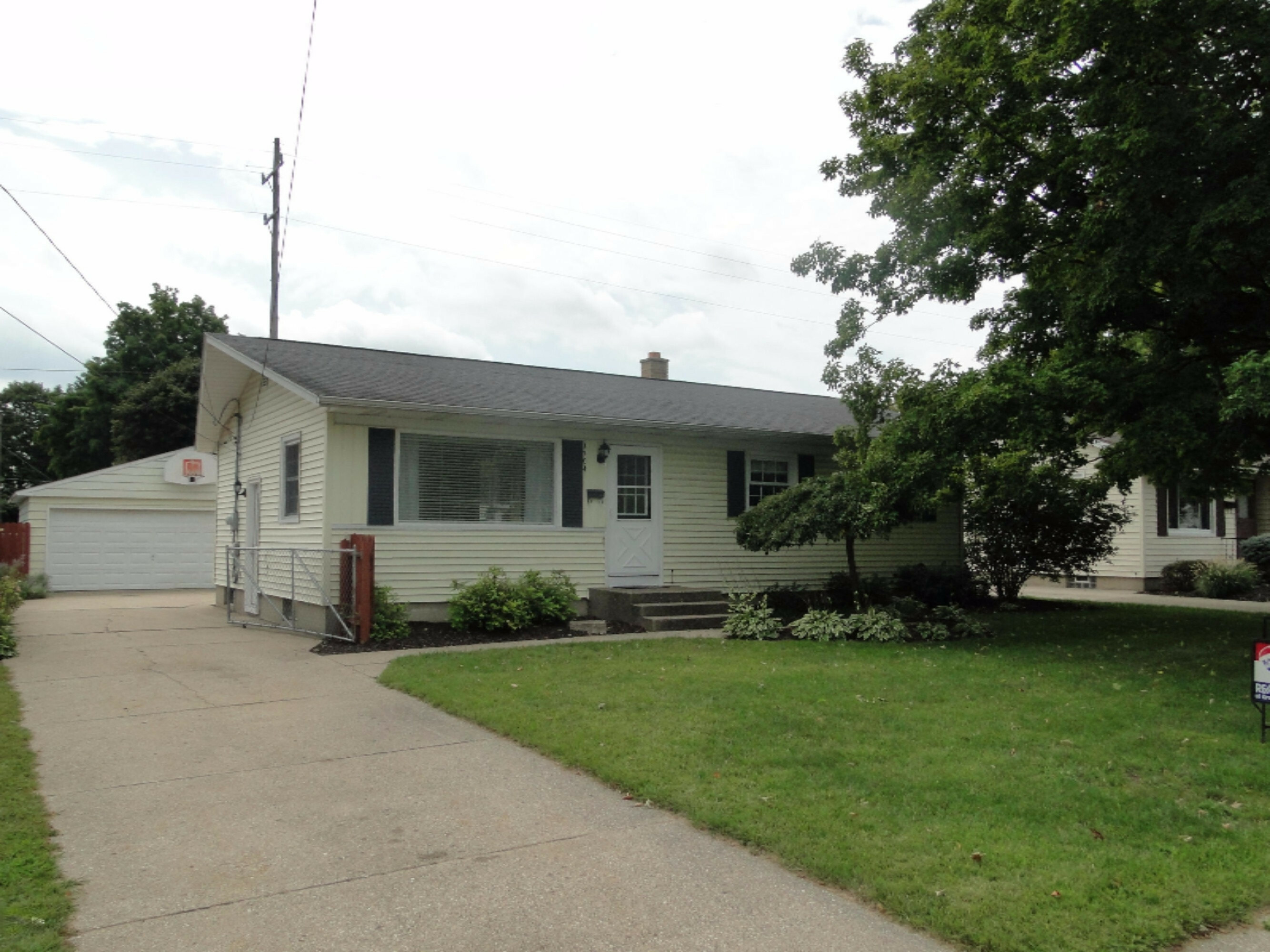 Property Photo:  1704 Plas Street SW  MI 49519 