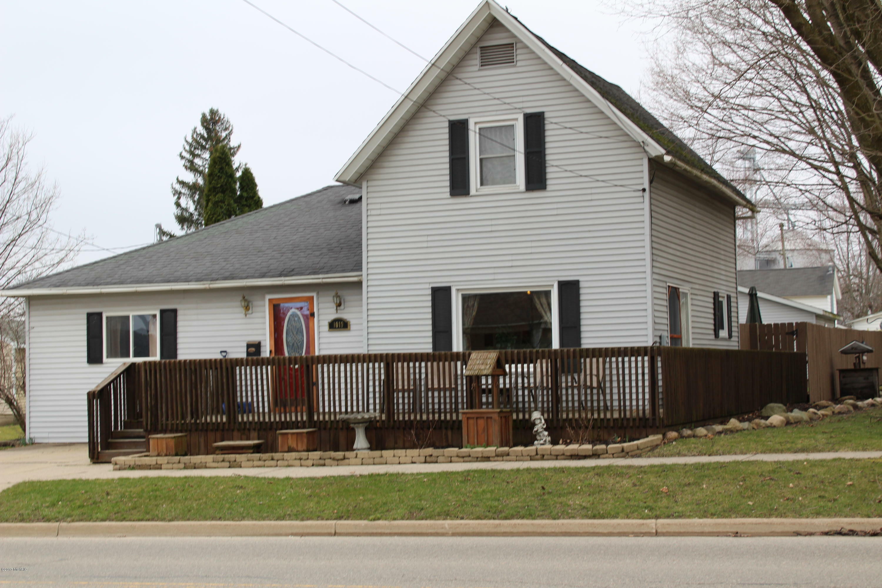 Property Photo: 1019 Jordan Lake Avenue MI 48849