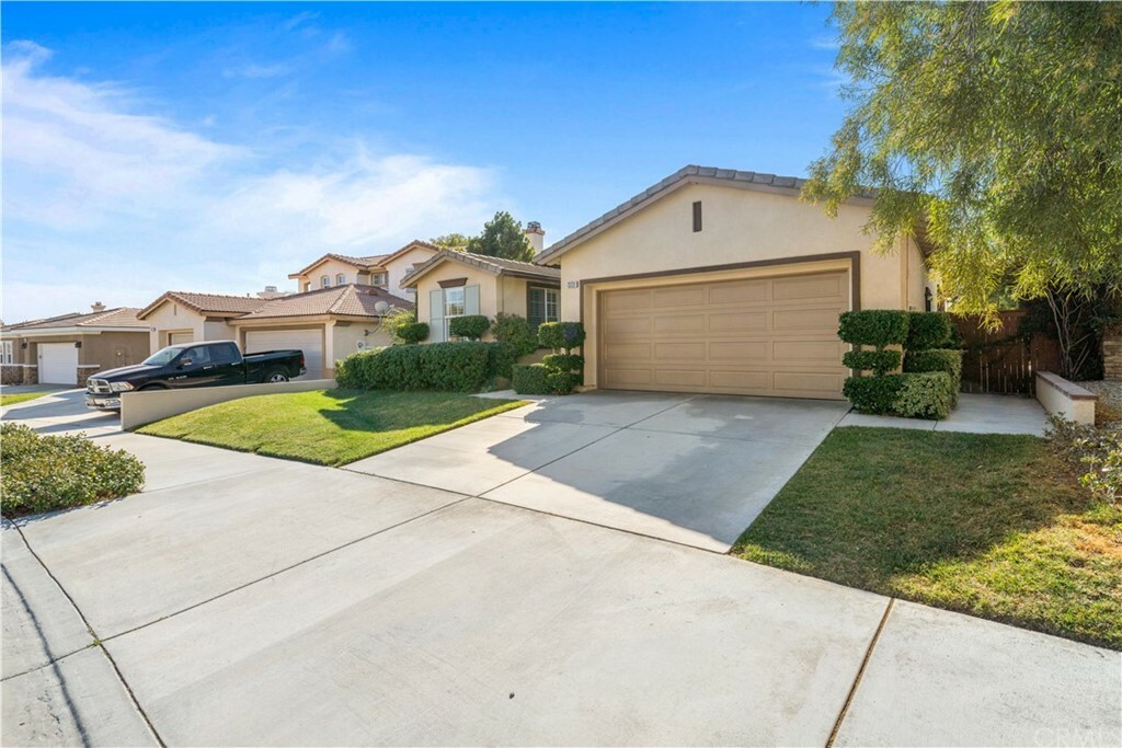 Property Photo:  23731 Scarlet Oak Drive  CA 92562 