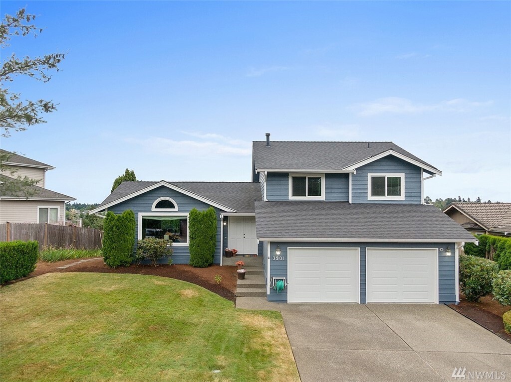 Property Photo: 3901 Larchmont Ave NE WA 98422
