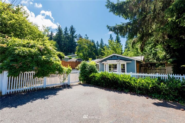 Property Photo: 10907 NE 47th Street WA 98033