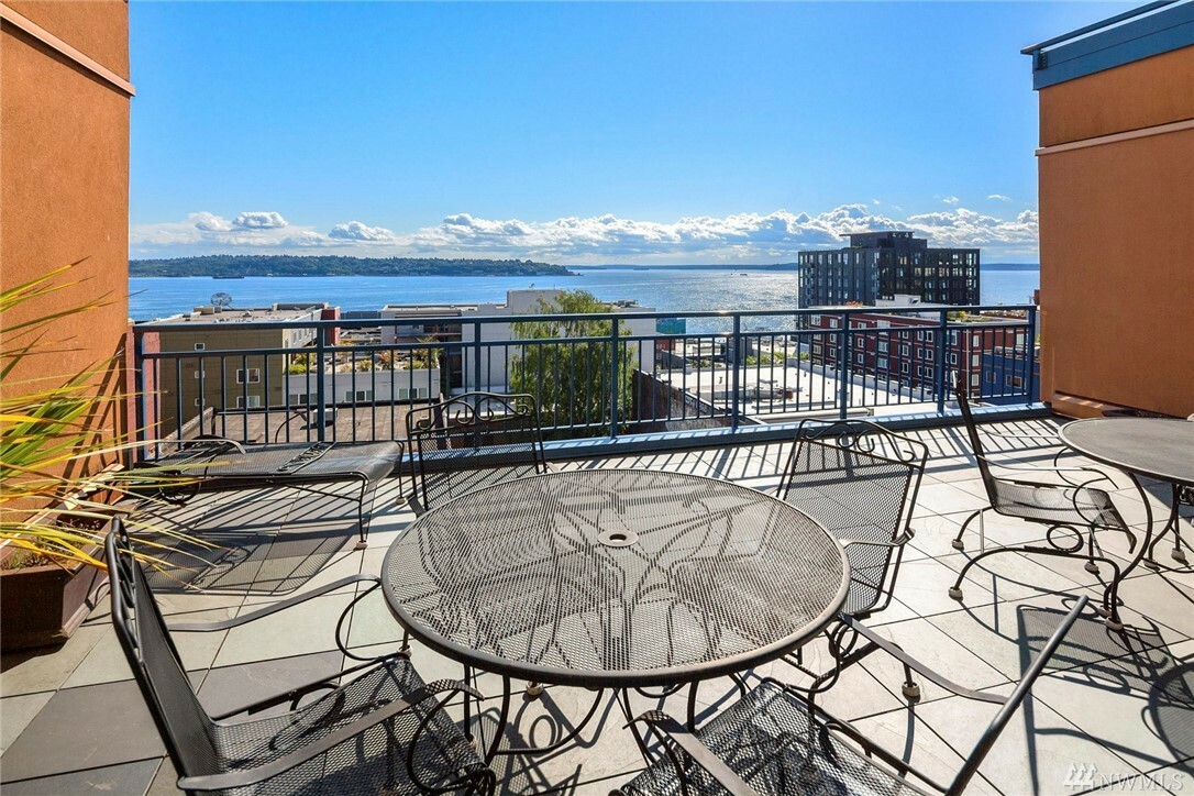 Property Photo:  2415 2nd Ave 638  WA 98121 