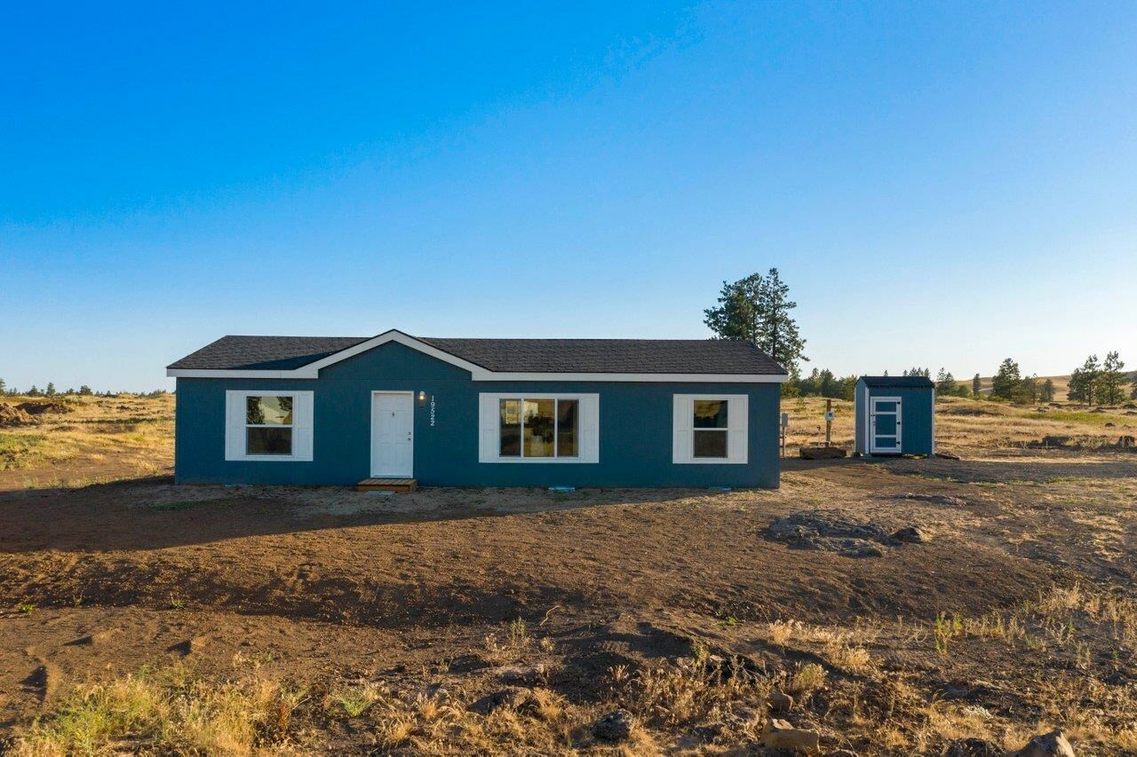 Property Photo:  19522 S Harrison Rd  WA 99008 