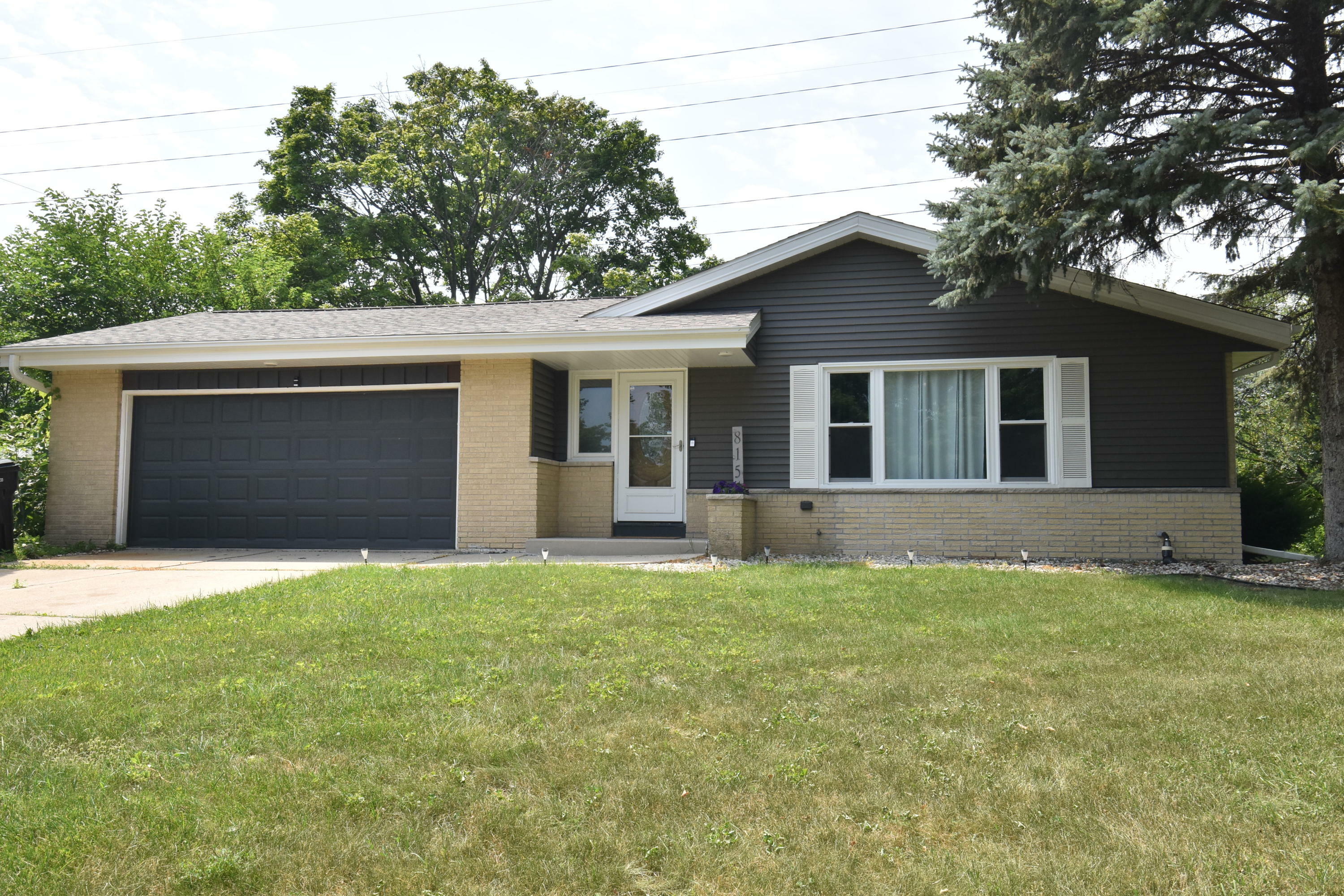 Property Photo:  8153 N Edge O Woods Dr  WI 53223 