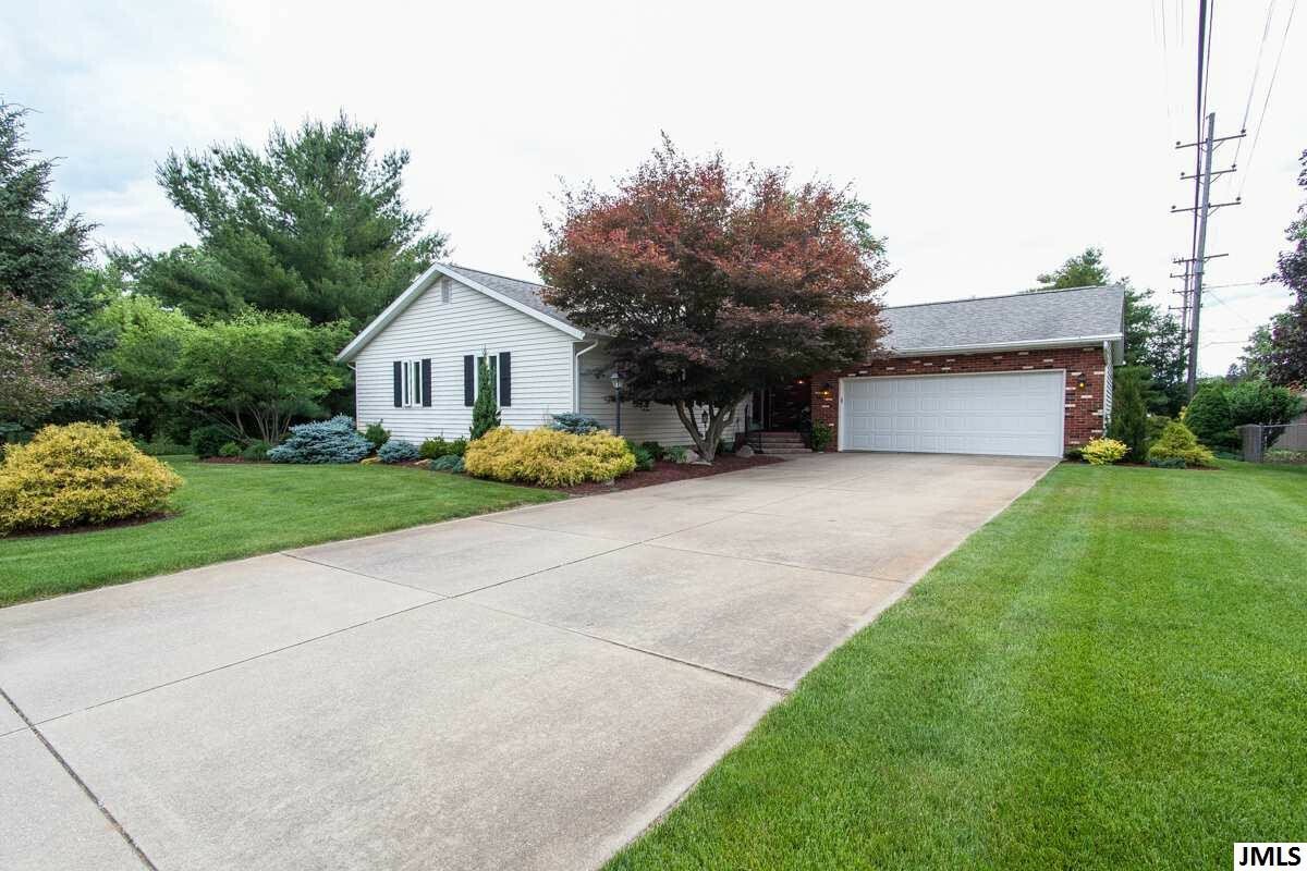 Property Photo:  2820 Hearthstone Blvd  MI 49203 