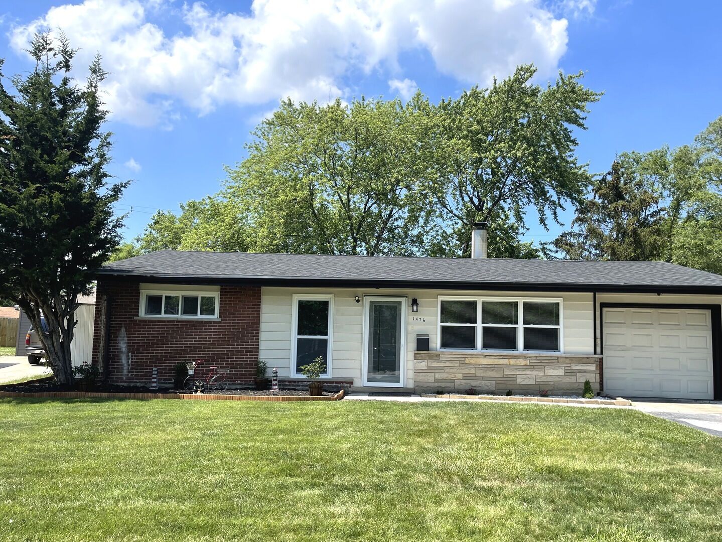 Property Photo:  1476 Lincoln Place  IL 60409 