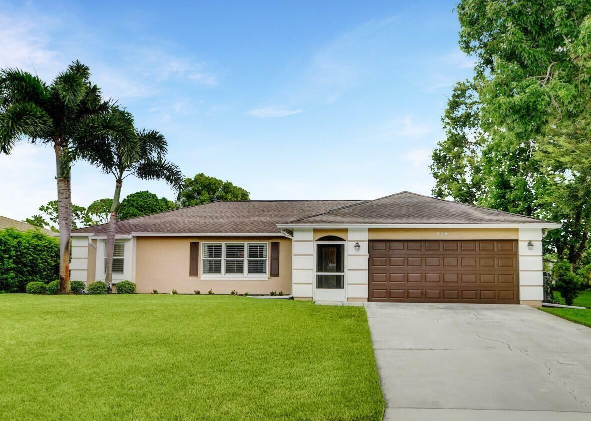 Property Photo:  629 SE Stow Terrace  FL 34984 