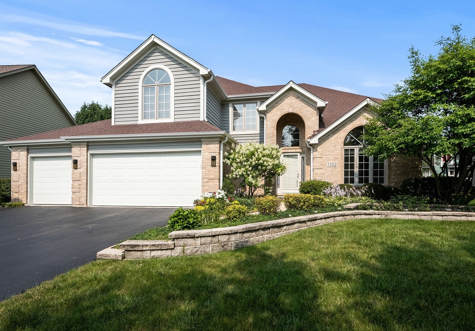 Property Photo:  1582 Jeanel Lane  IL 60502 