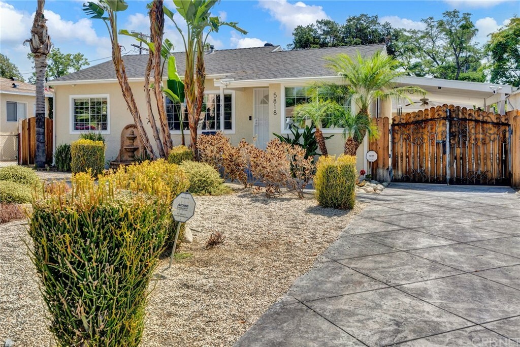 Property Photo:  5818 Cedros Avenue  CA 91411 