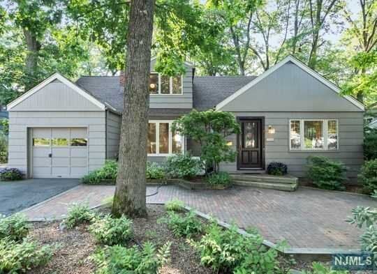 Property Photo:  451 Hillcrest Road  NJ 07450 