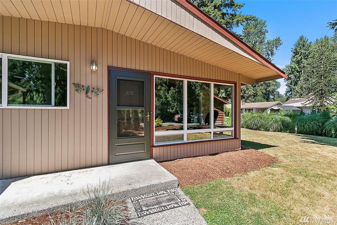 Property Photo:  16337 SE 131st Place  WA 98059 
