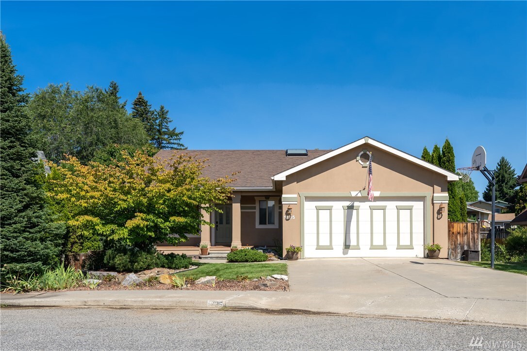 Property Photo: 1735 Manhattan Dr WA 98802