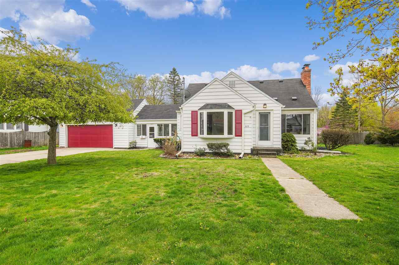Property Photo:  225 Oakwood Ave  MI 49203 