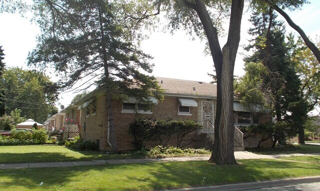 Property Photo:  1901 S 25th Avenue  IL 60153 