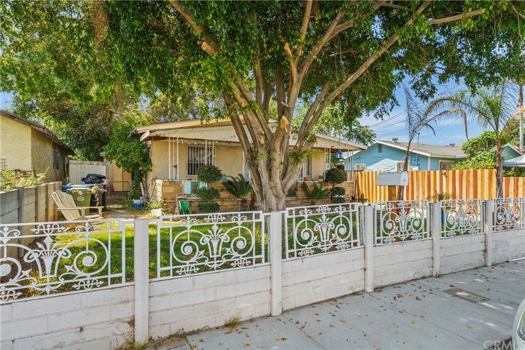 Property Photo:  339 S Arizona Avenue  CA 90022 