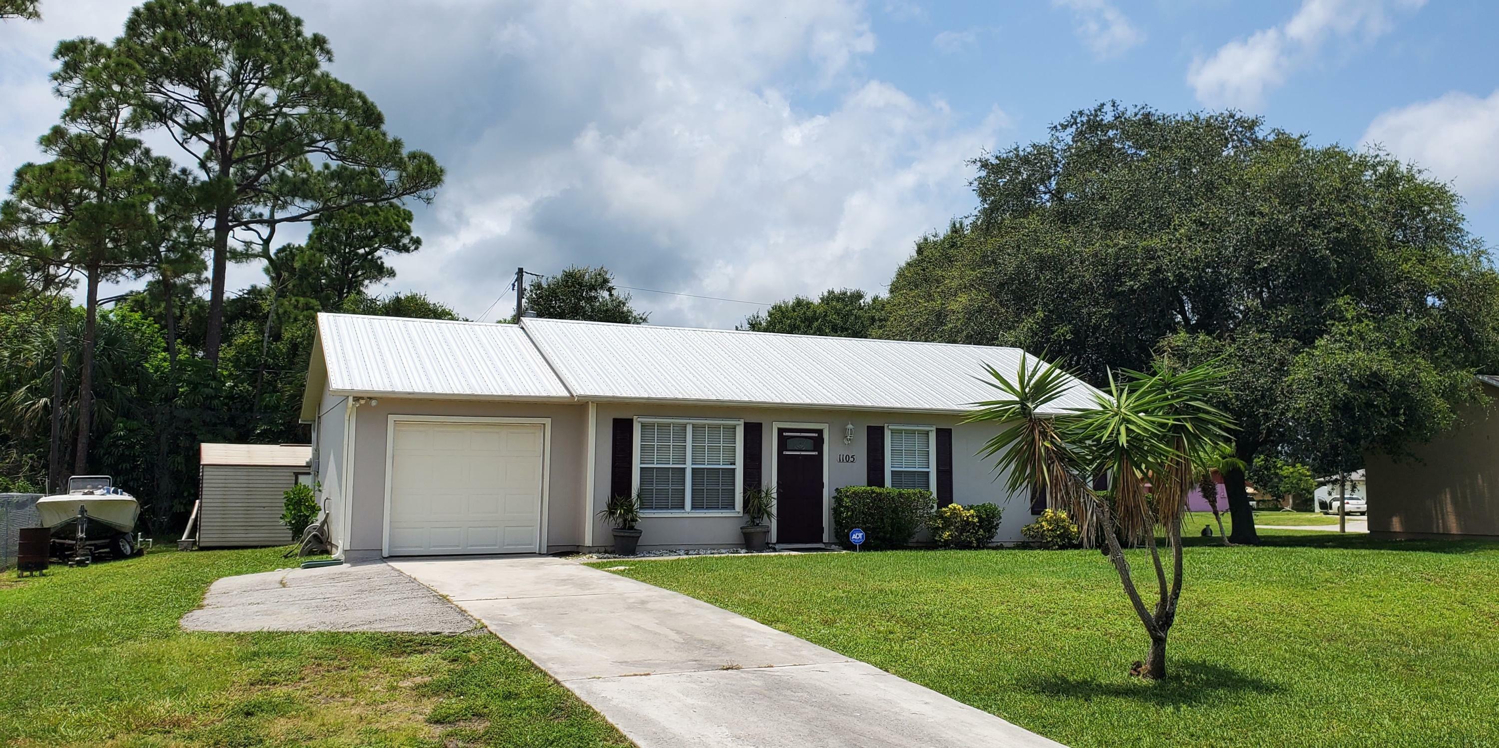 Property Photo:  1105 N 37th Street  FL 34947 