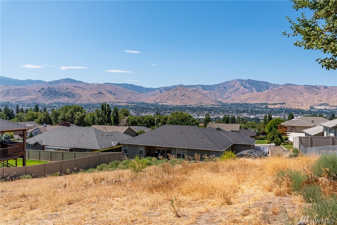 Property Photo:  2016 B Valley View Blvd B  WA 98802 