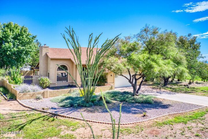 Property Photo: 3741 E Choctaw Drive AZ 85650