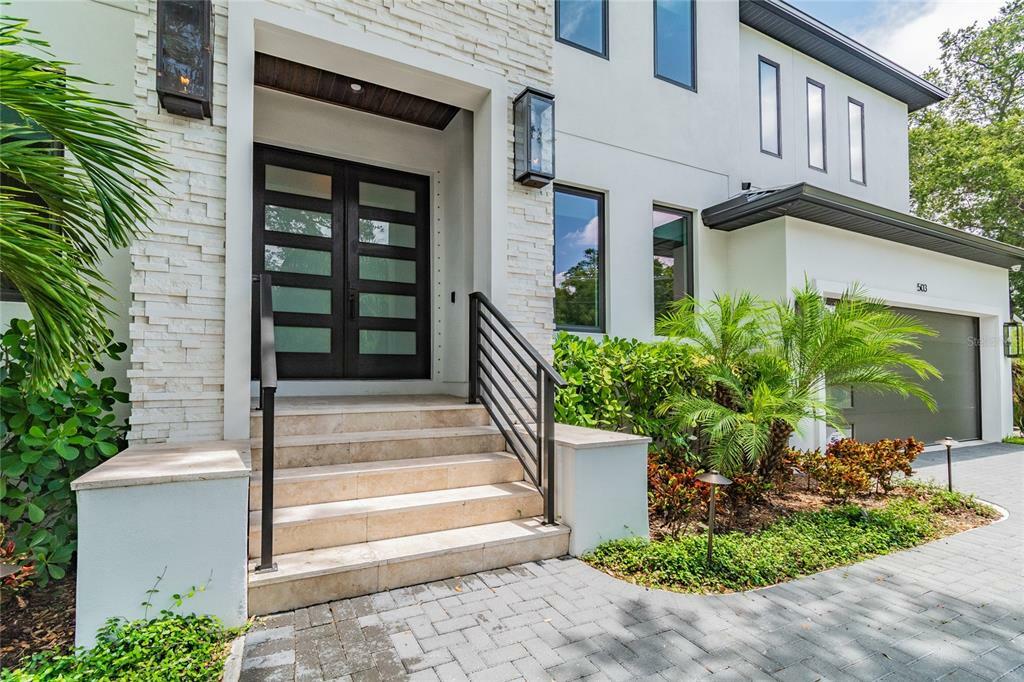 Property Photo:  503 W Davis Boulevard  FL 33606 