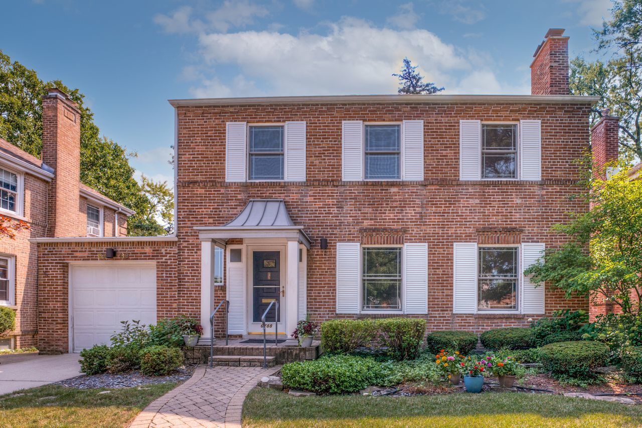 Property Photo: 6788 N Dowagiac Avenue IL 60646