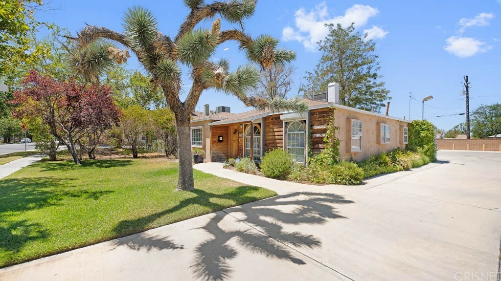 Property Photo:  44809 Fern Avenue  CA 93534 