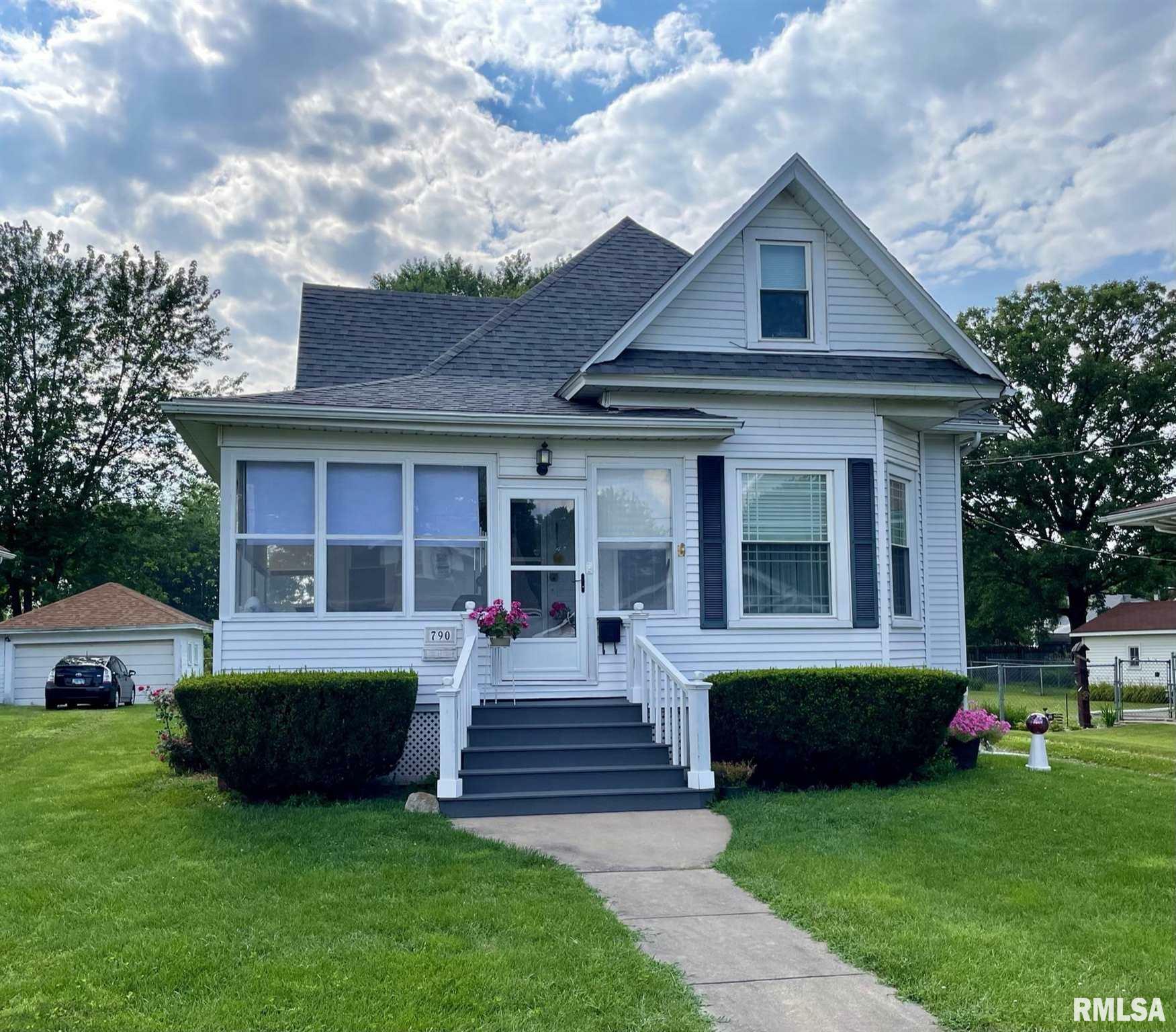 Property Photo:  790 Jefferson  IL 61401 