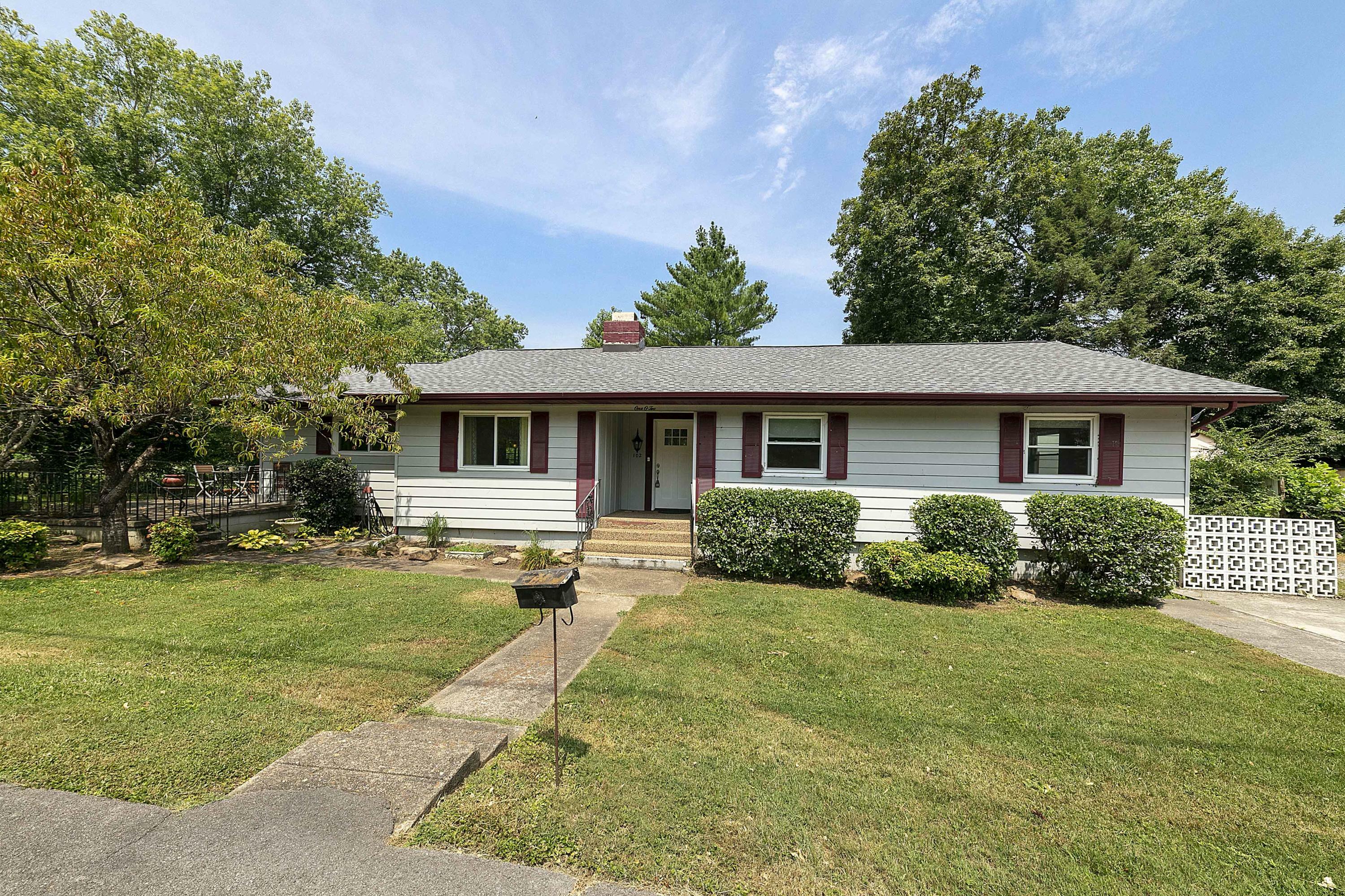 Property Photo:  102 W Magnolia Lane  TN 37830 