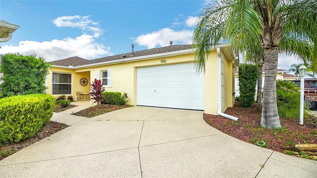 Property Photo: 1106 Summerton Street FL 32162
