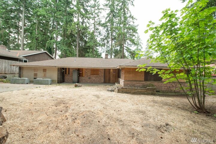 Property Photo: 115 N 145th St WA 98133