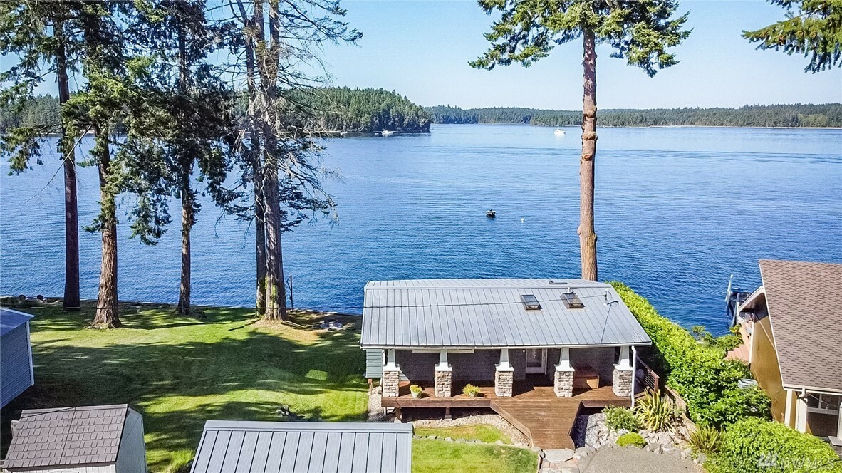 Property Photo:  10131 Mariner Dr NW  WA 98502 