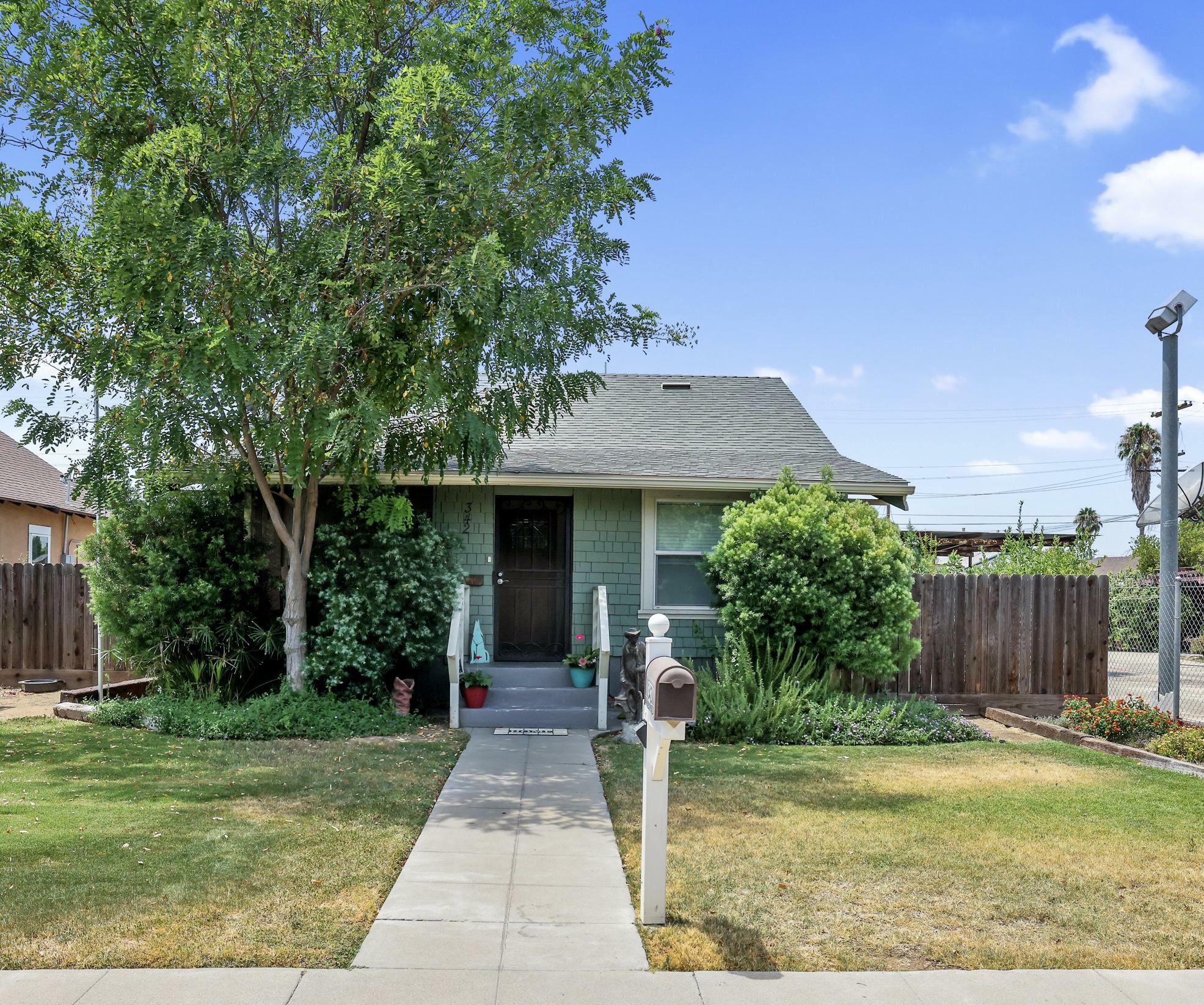 Property Photo:  342 N C Street  CA 93221 