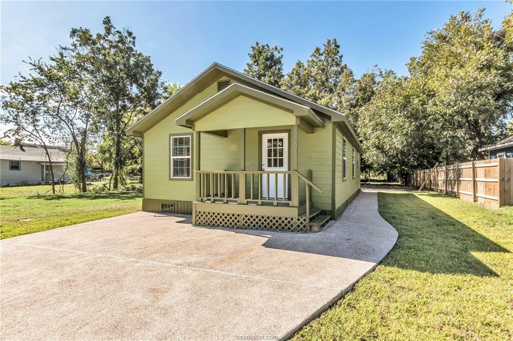 Property Photo:  1409 East 25th Street  TX 77803-4810 