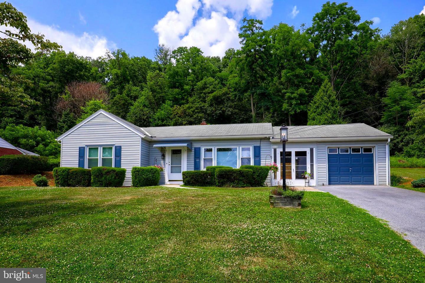 Property Photo:  2515 Chestnut Ridge Drive  PA 17601 