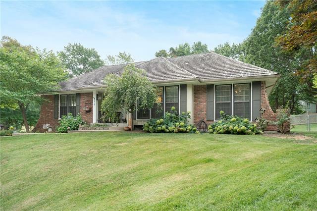 Property Photo:  6910 NW Birch Place  MO 64152 