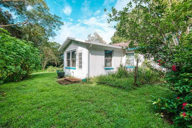 Property Photo:  401 Park Boulevard  FL 34677 