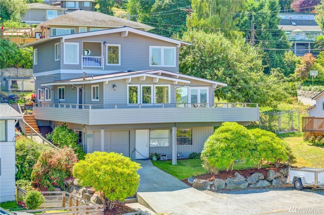 Property Photo: 809 6th St WA 98275