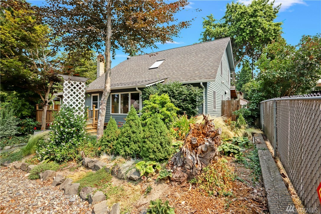 Property Photo:  8432 22nd Ave SW  WA 98106 