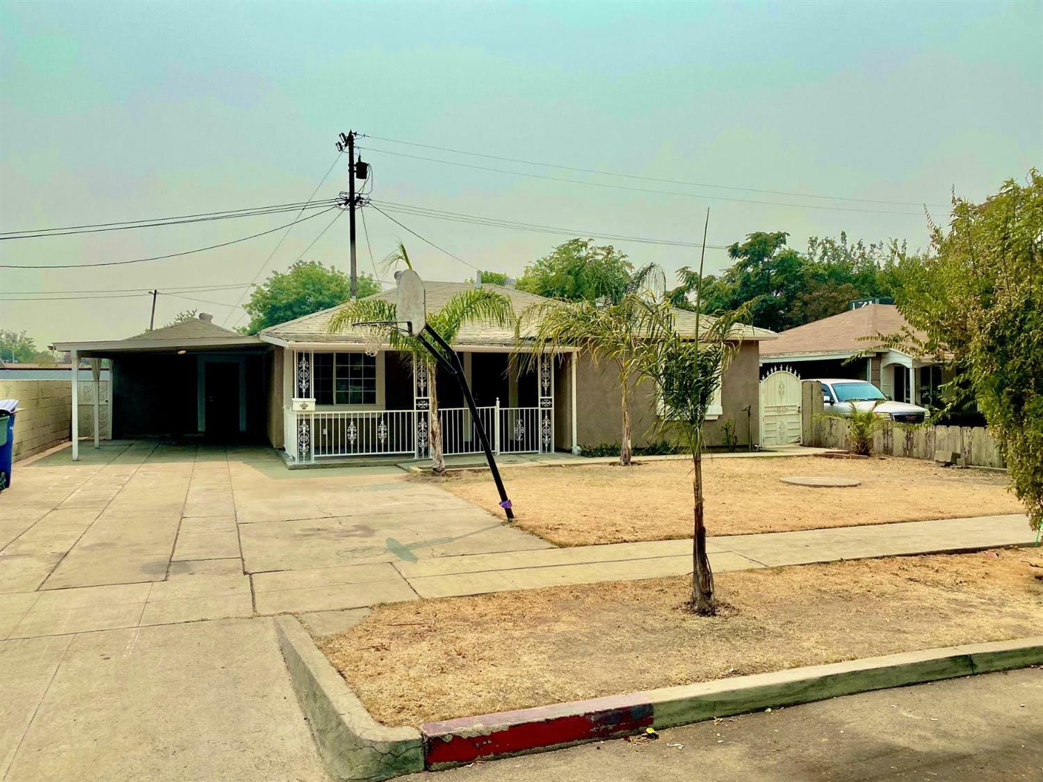 Property Photo:  2426 E Pine Avenue  CA 93703 