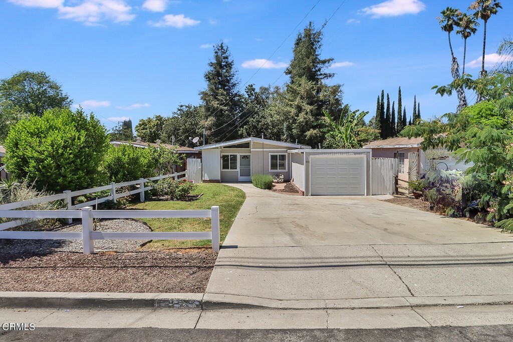 Property Photo:  701 Glen Oaks Road  CA 91360 