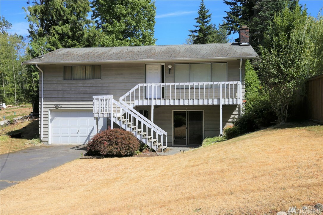 Property Photo:  806 Yew St  WA 98229 