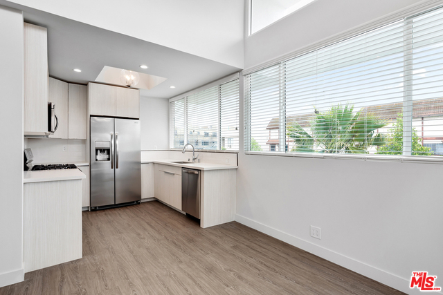 Property Photo:  1117 S Bronson Ave 7  CA 90019 