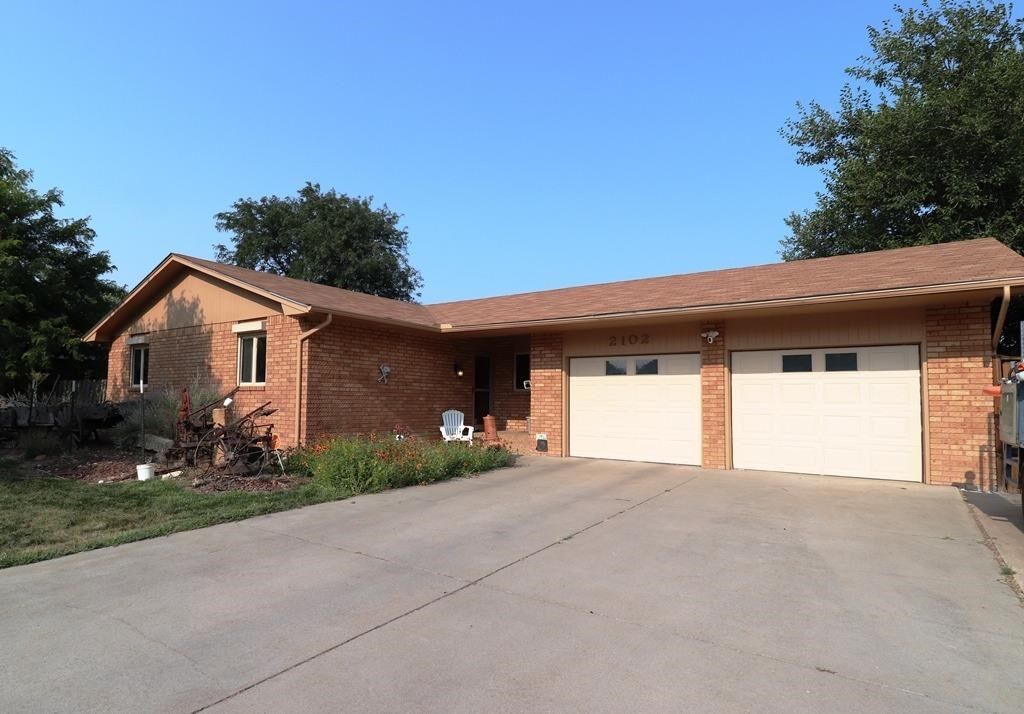 Property Photo: 2102 N Dennison Street KS 67846