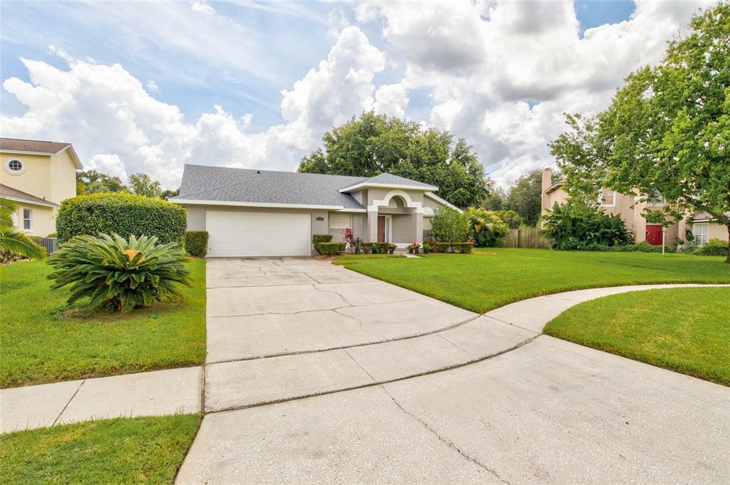 Property Photo:  8051 Wellsmere Circle  FL 32835 