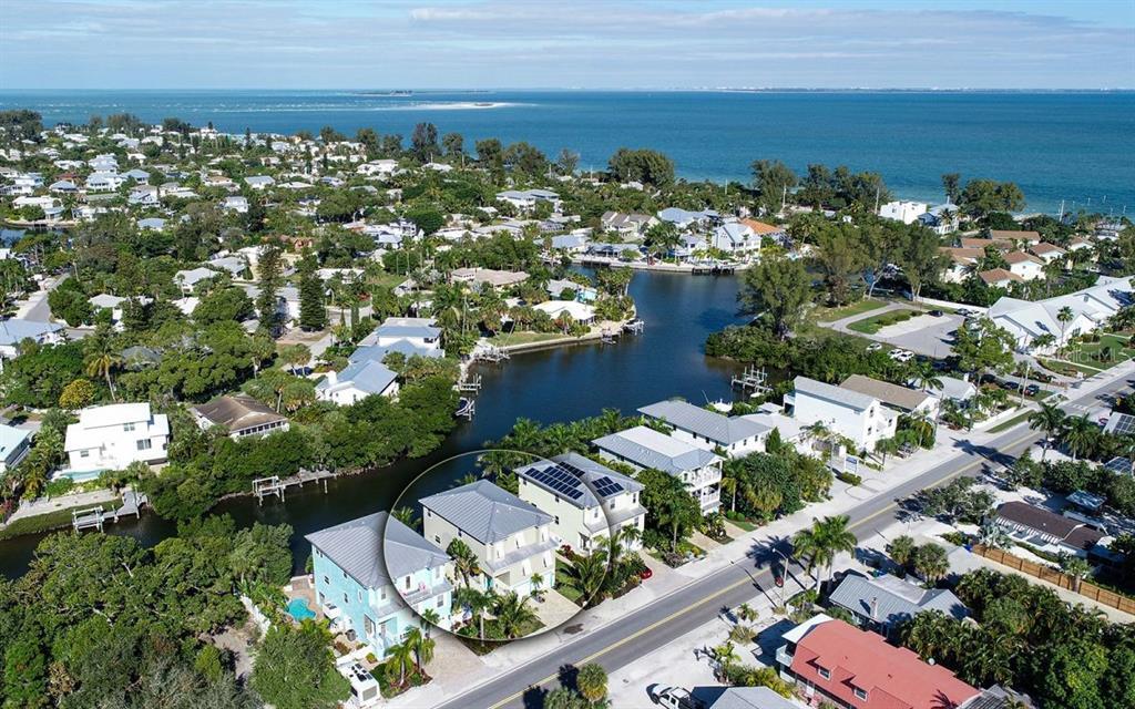 Property Photo: 410 Pine Avenue FL 34216