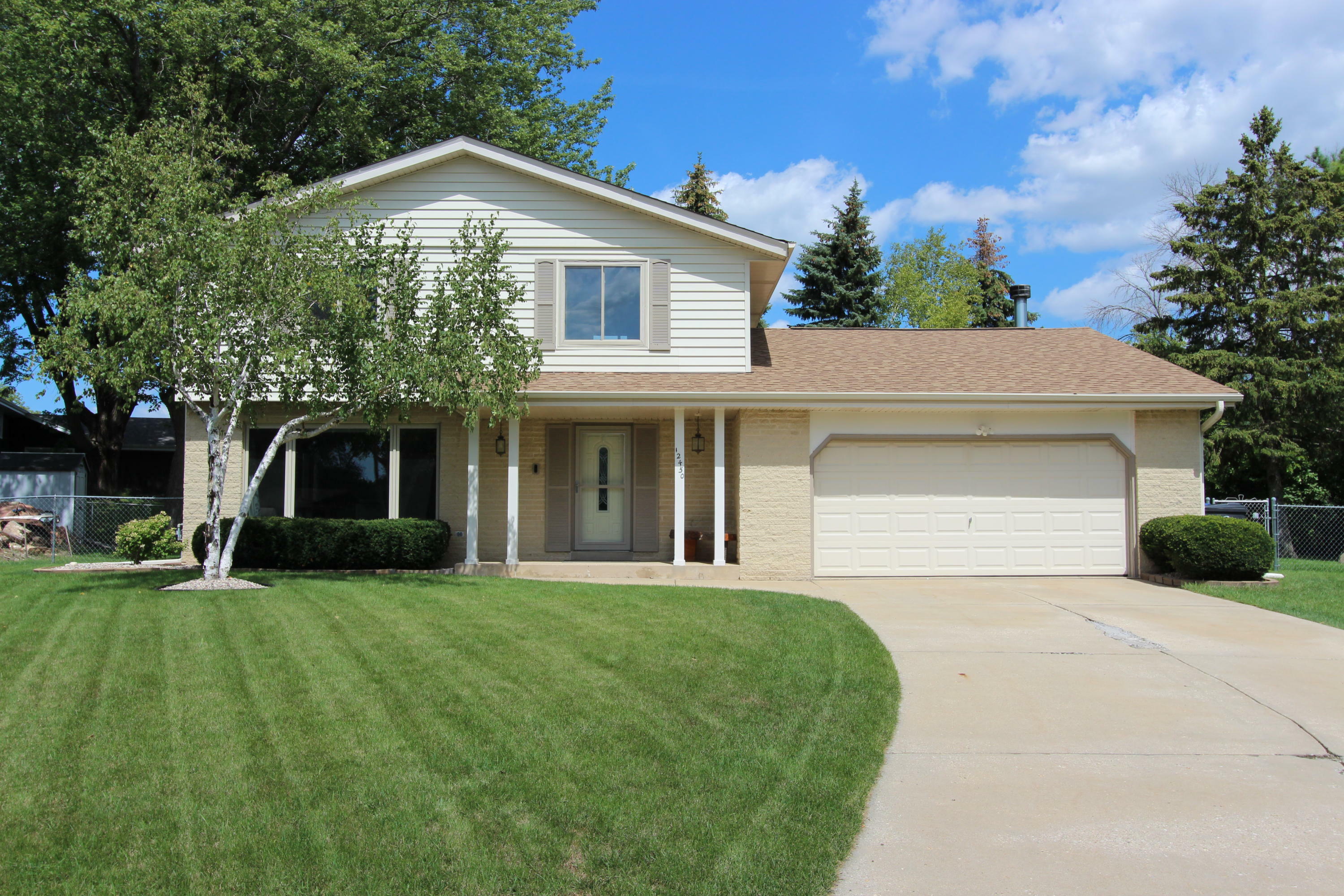 Property Photo:  12450 W Burdick Ct  WI 53151 