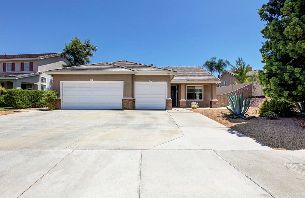 Property Photo:  40564 Symphony Park Lane  CA 92562 