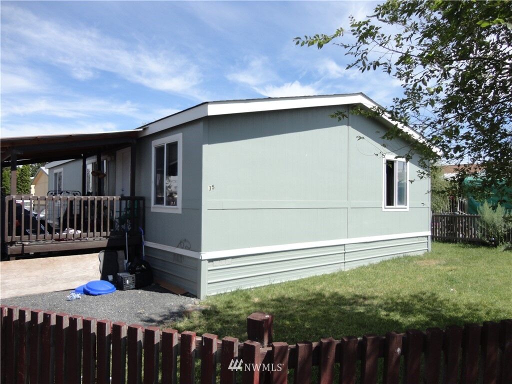 Property Photo: 901 N Grape Drive 35 WA 98837